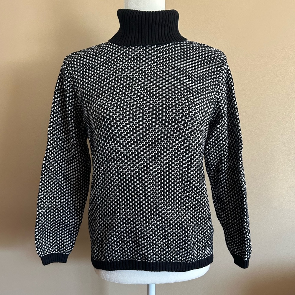 Love Crazy Black and White Pattern Turtleneck, Size S